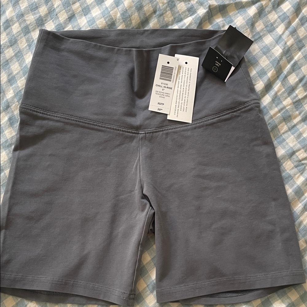 Brand New Aritzia TNA Chill Hi Rise Biker Shorts 5in